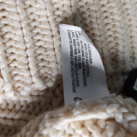 GAP stretchable sweater, XS- Medium fit - Picture 5 of 5